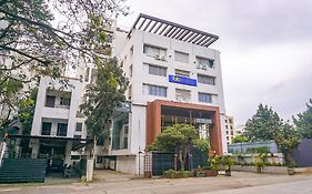 Fabhotel Vardhan Plaza